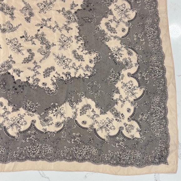 Ann Taylor Black & Cream Lace Print Large Silk Scarf - Picture 3 of 13